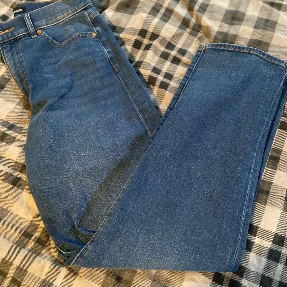 EXPRESS. Straight Legged Jeans!